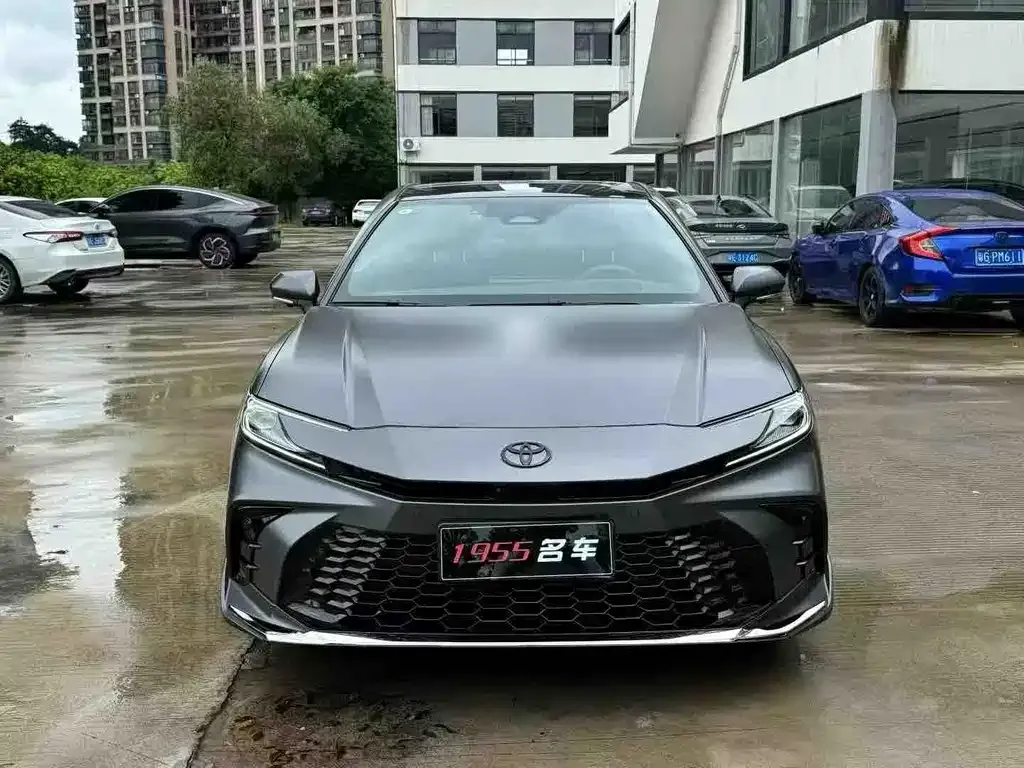Toyota Camry — фото 2