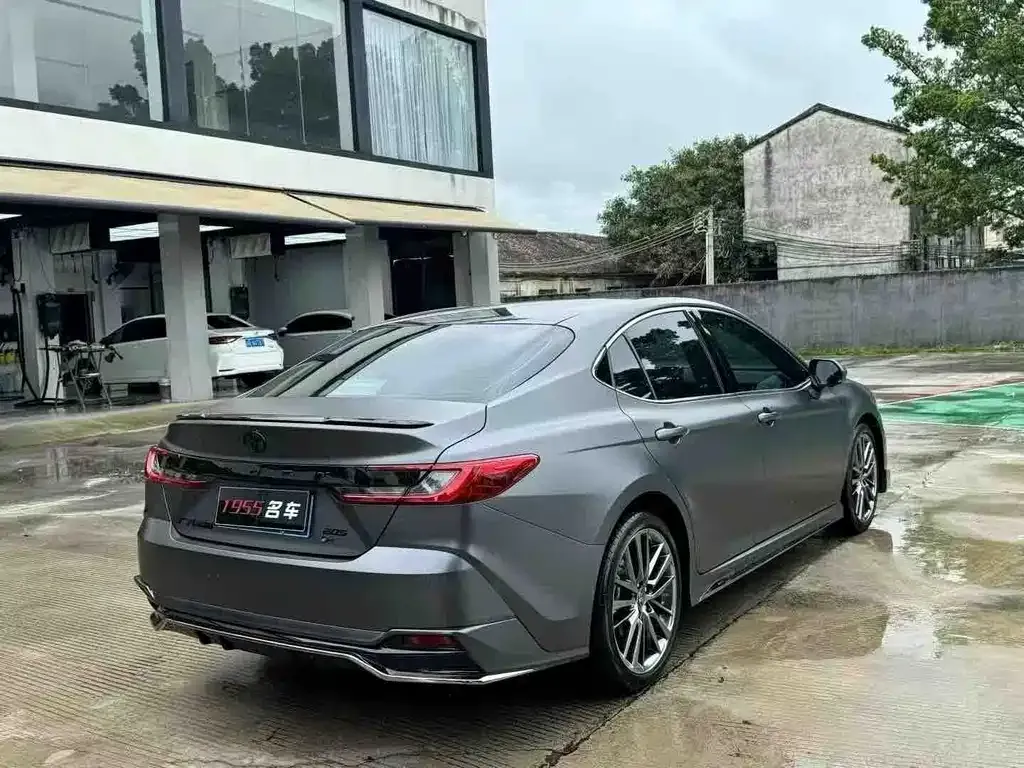 Toyota Camry — фото 7