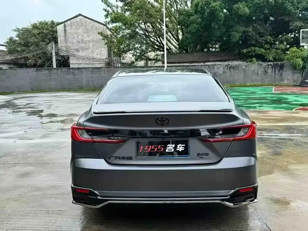 Toyota Camry — фото 9