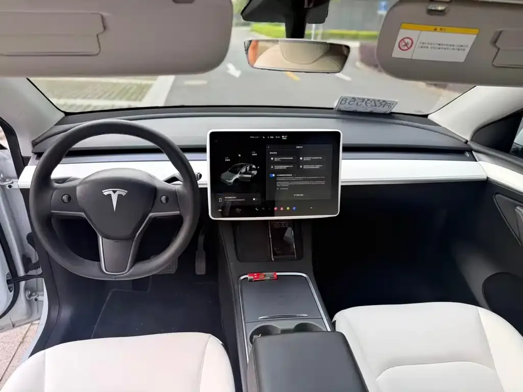 Tesla Model Y — фото 4