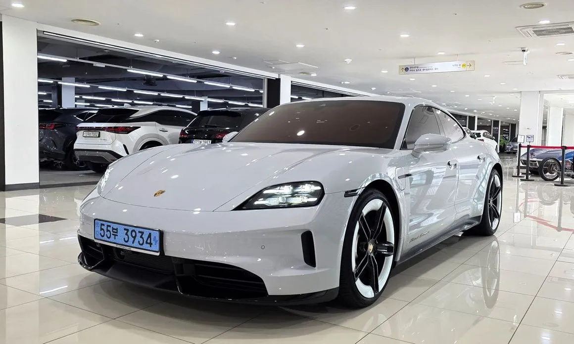 Porsche Taycan 2026 из KR, фото 1