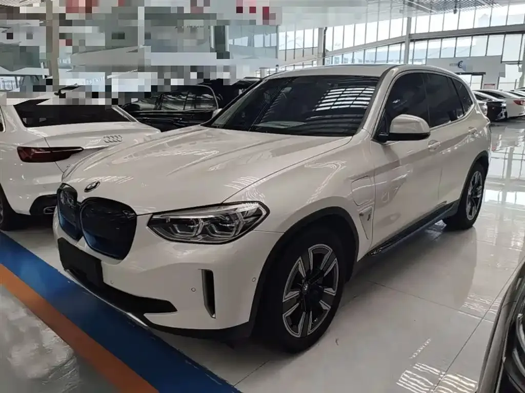 BMW iX3 — фото 1