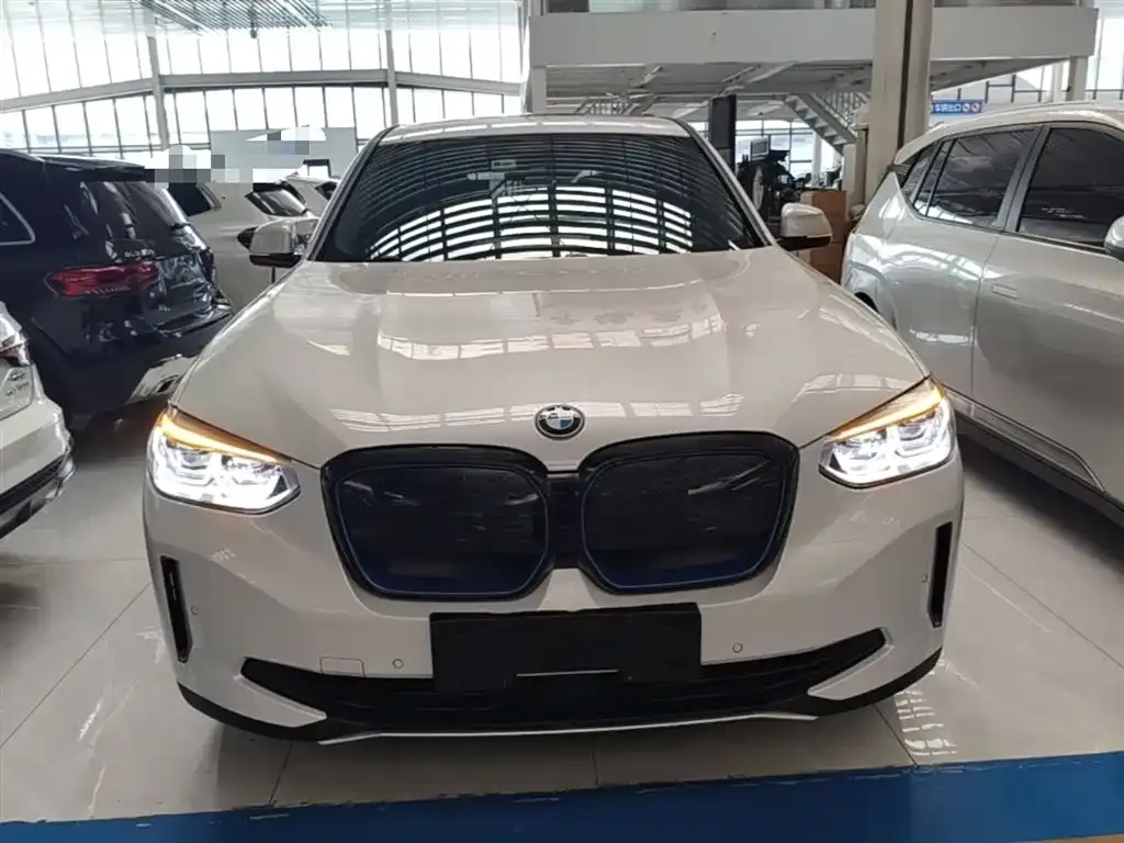 BMW iX3 — фото 10
