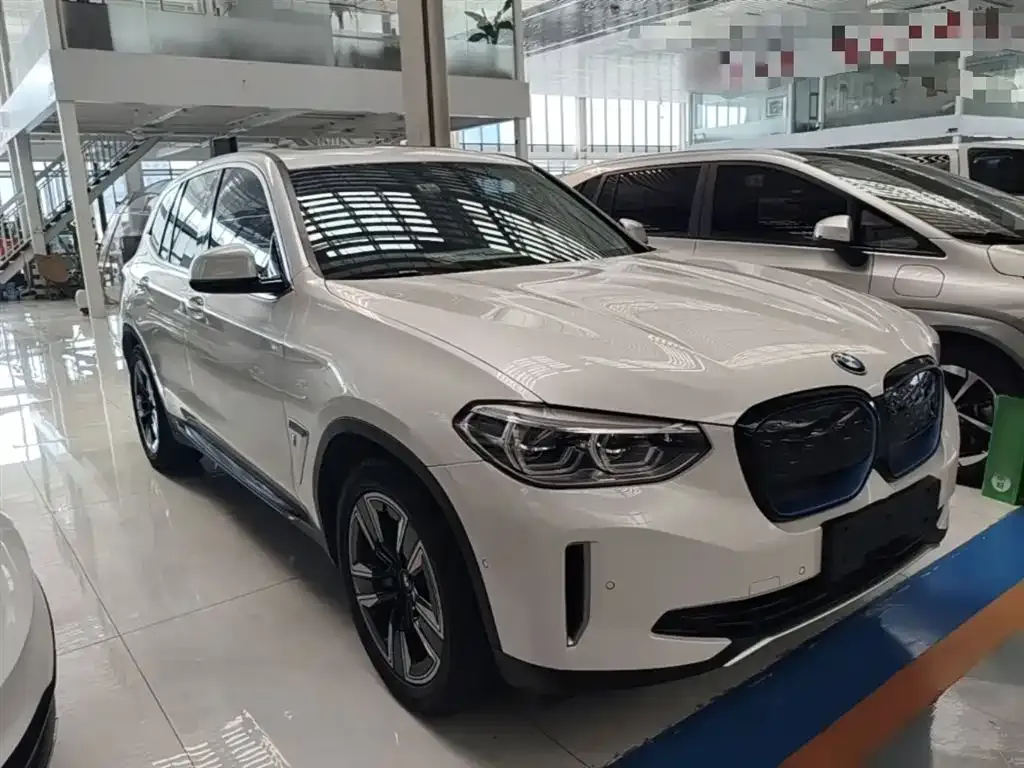 BMW iX3 — фото 4