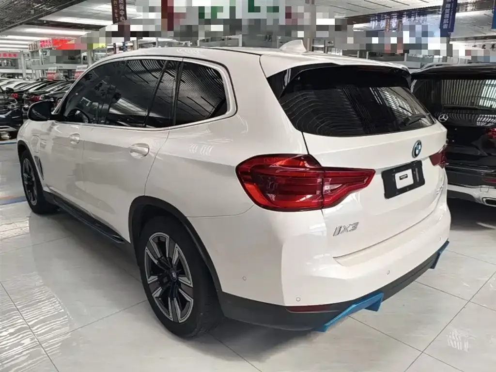 BMW iX3 — фото 8