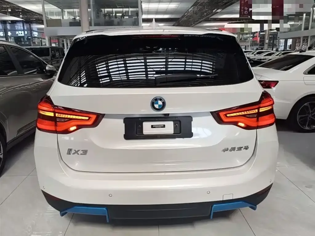 BMW iX3 — фото 9