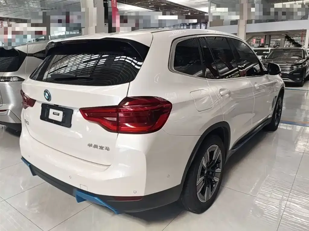 BMW iX3 — фото 7