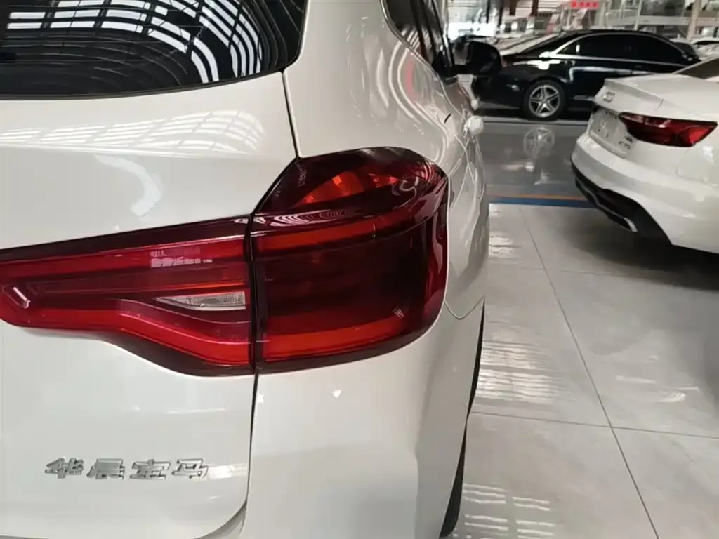 BMW iX3 — фото 2