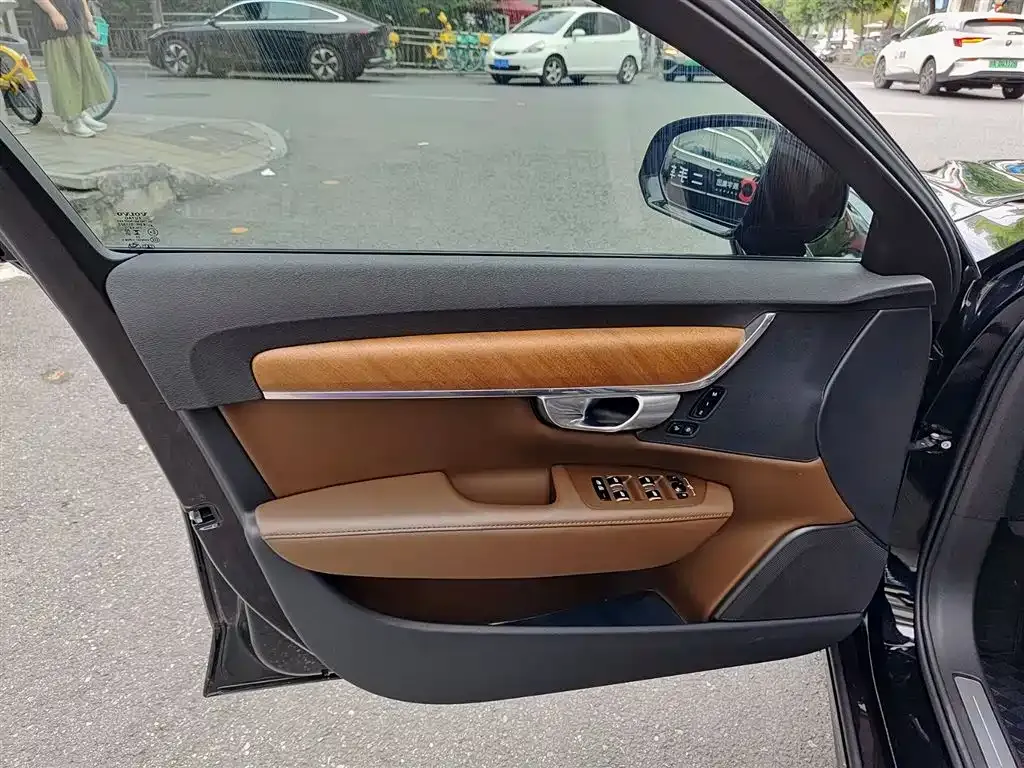 Volvo S90 PHEV 2023 из CN, фото 7