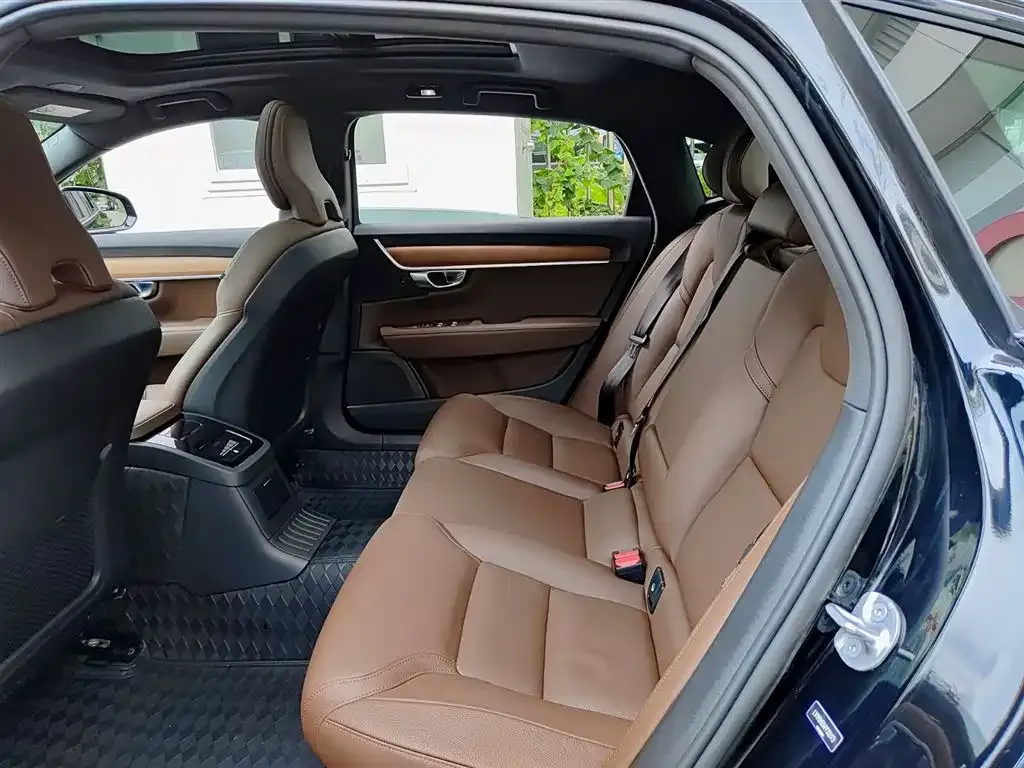 Volvo S90 PHEV 2023 из CN, фото 5