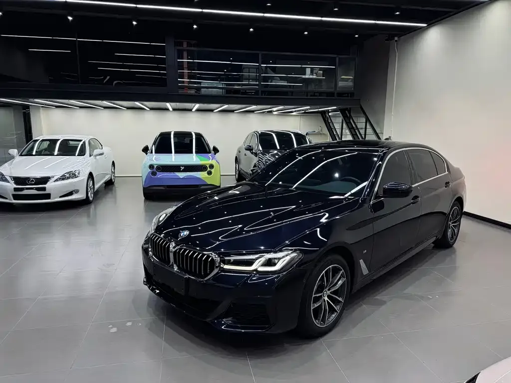 BMW 5 Series — фото 1