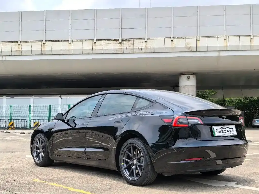 Tesla Model 3 — фото 4