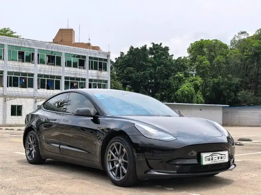 Tesla Model 3 — фото 9