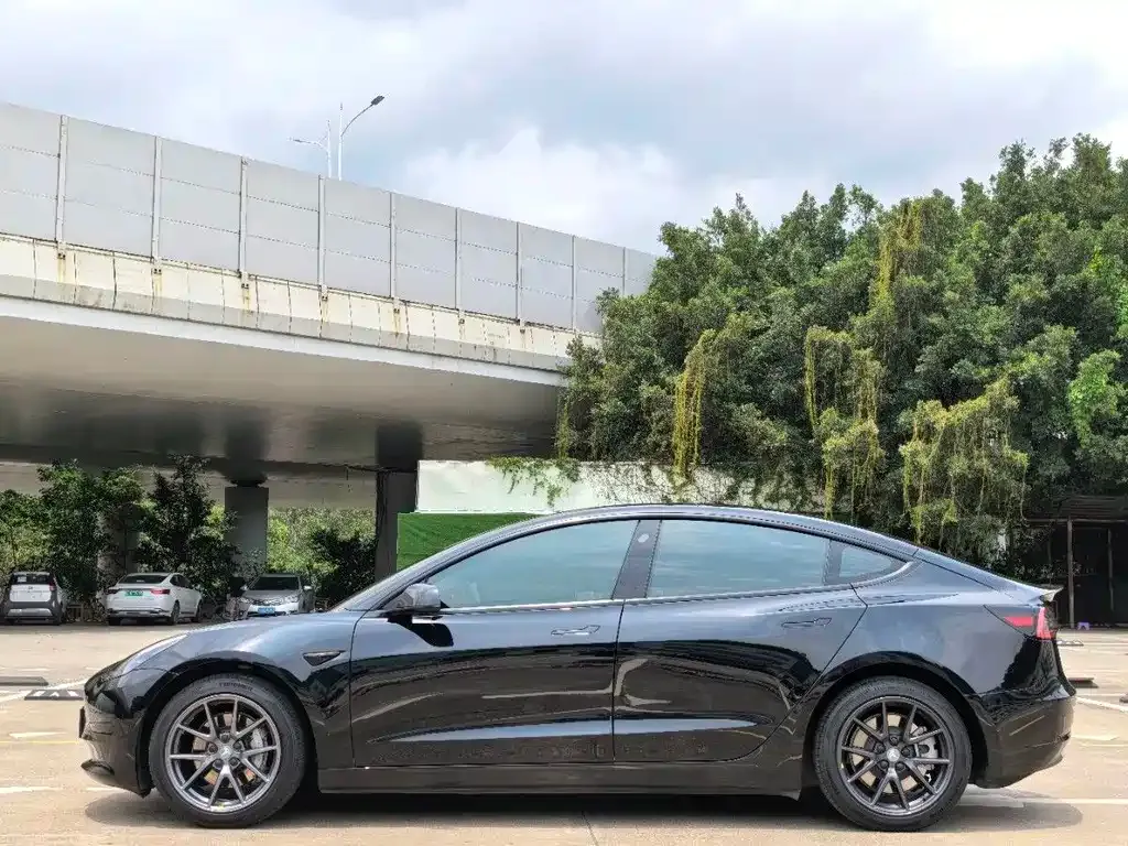 Tesla Model 3 — фото 10