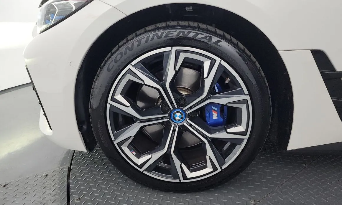 BMW i4 2023 из KR, фото 6