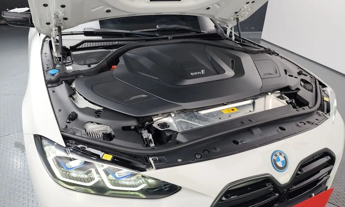 BMW i4 2023 из KR, фото 8