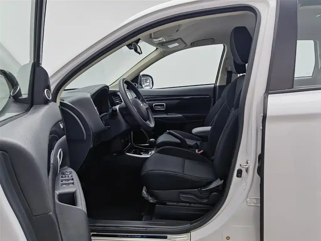Mitsubishi Outlander 2022 из CN, фото 9