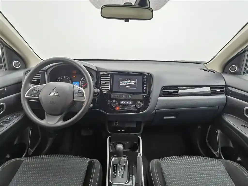 Mitsubishi Outlander 2022 из CN, фото 8