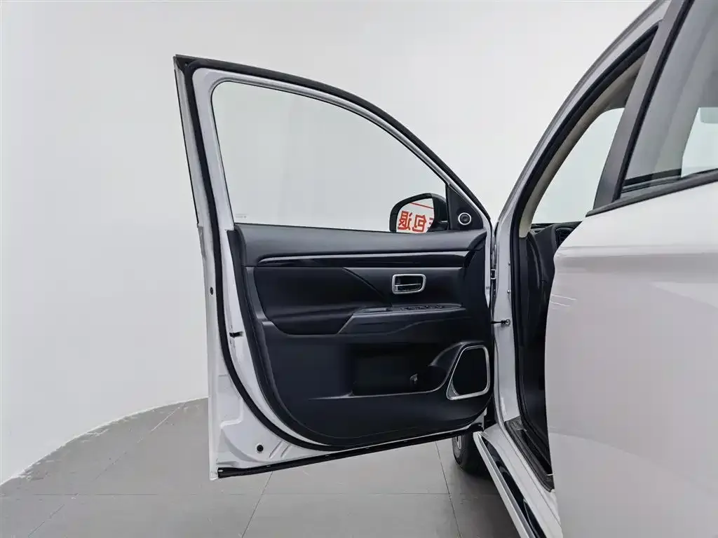Mitsubishi Outlander 2022 из CN, фото 3
