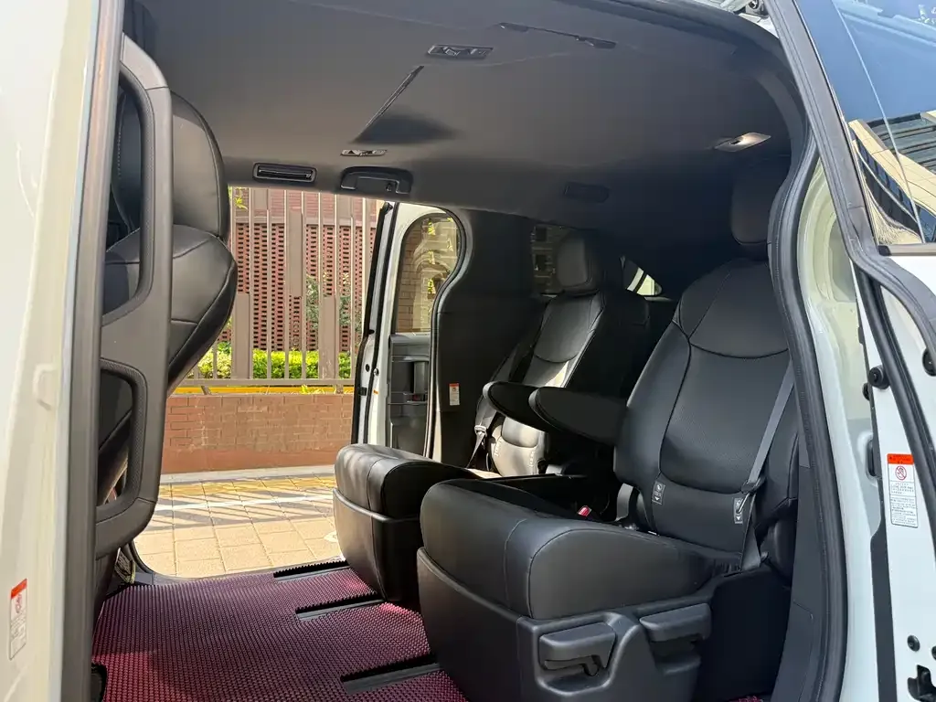 Toyota Granvia — фото 3