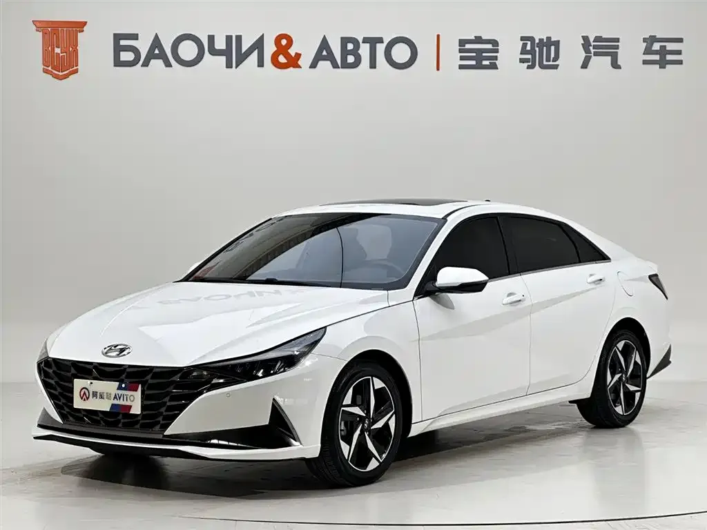 Hyundai Elantra — фото 1