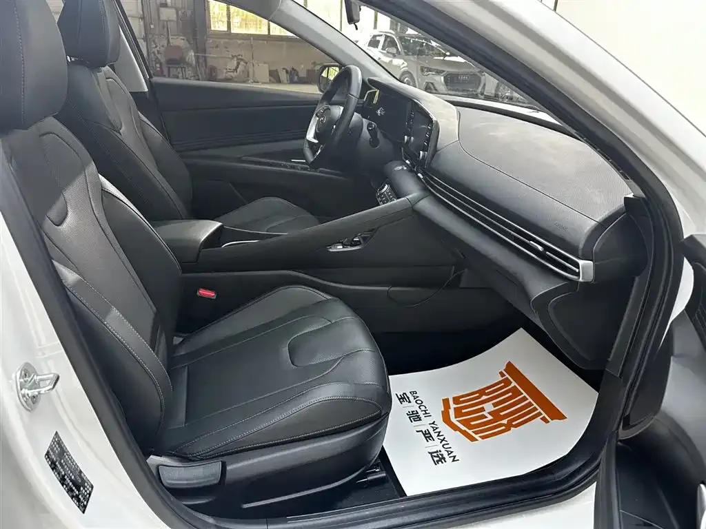 Hyundai Elantra — фото 10