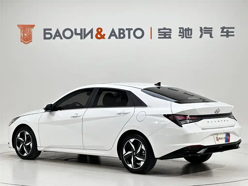 Hyundai Elantra — фото 5
