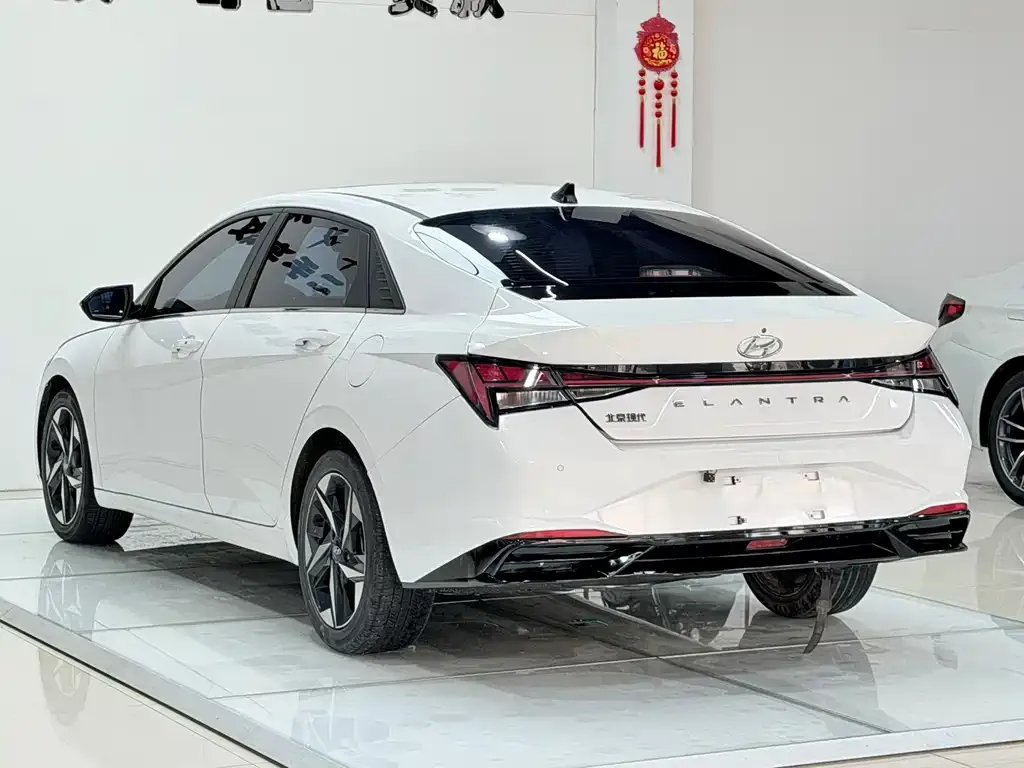 Hyundai Elantra — фото 7