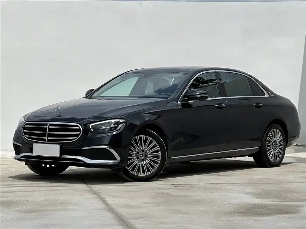Mercedes-Benz E-Class — фото 1