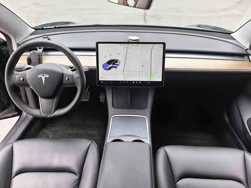 Tesla Model 3 — фото 2