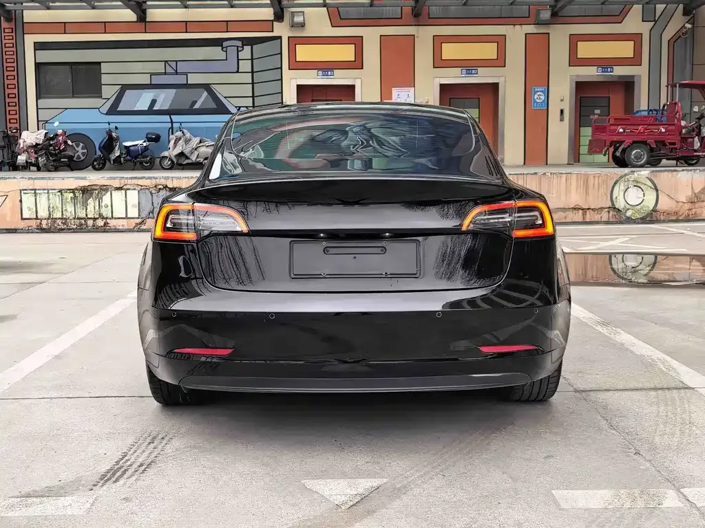 Tesla Model 3 — фото 4