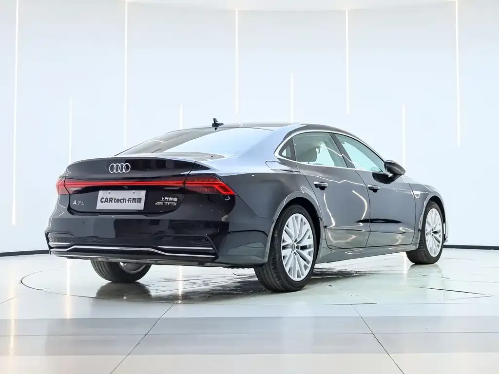 Audi A7L — фото 7
