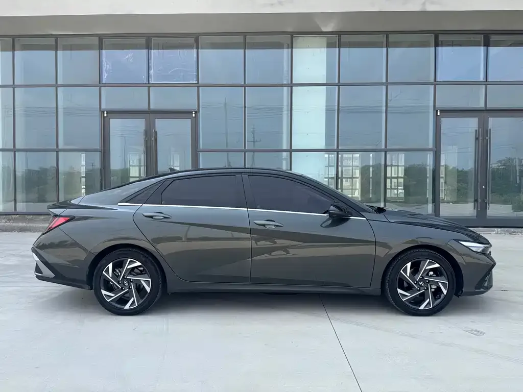 Hyundai Elantra — фото 6
