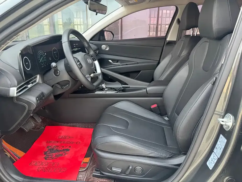 Hyundai Elantra — фото 3