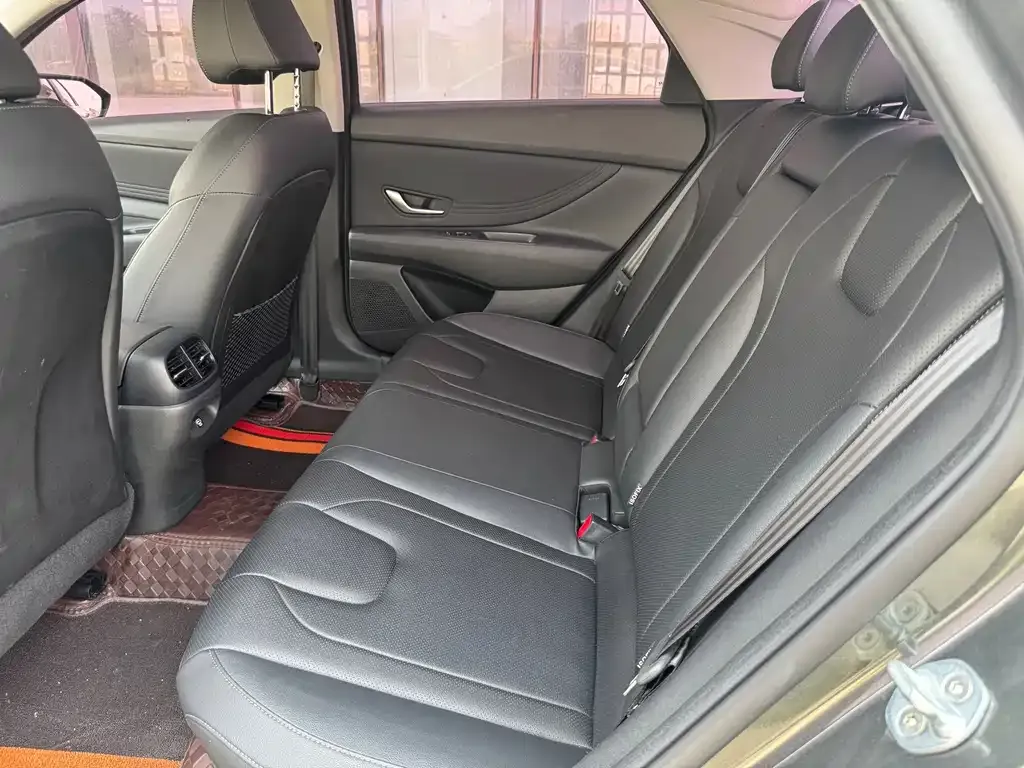 Hyundai Elantra — фото 9