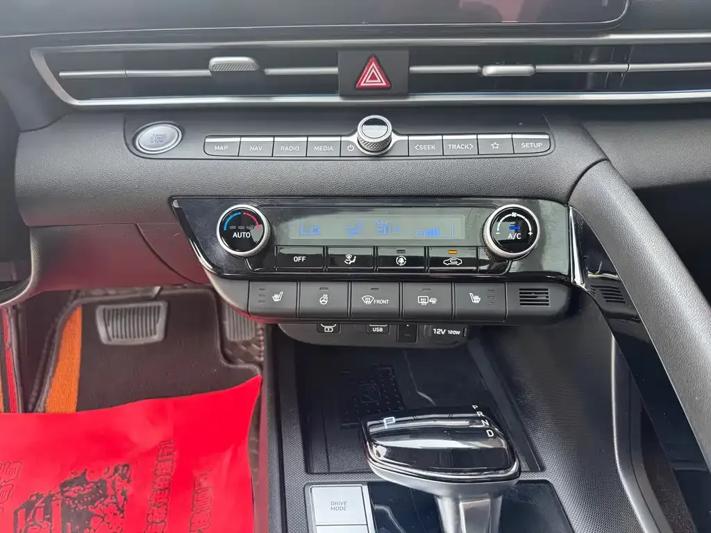 Hyundai Elantra — фото 10