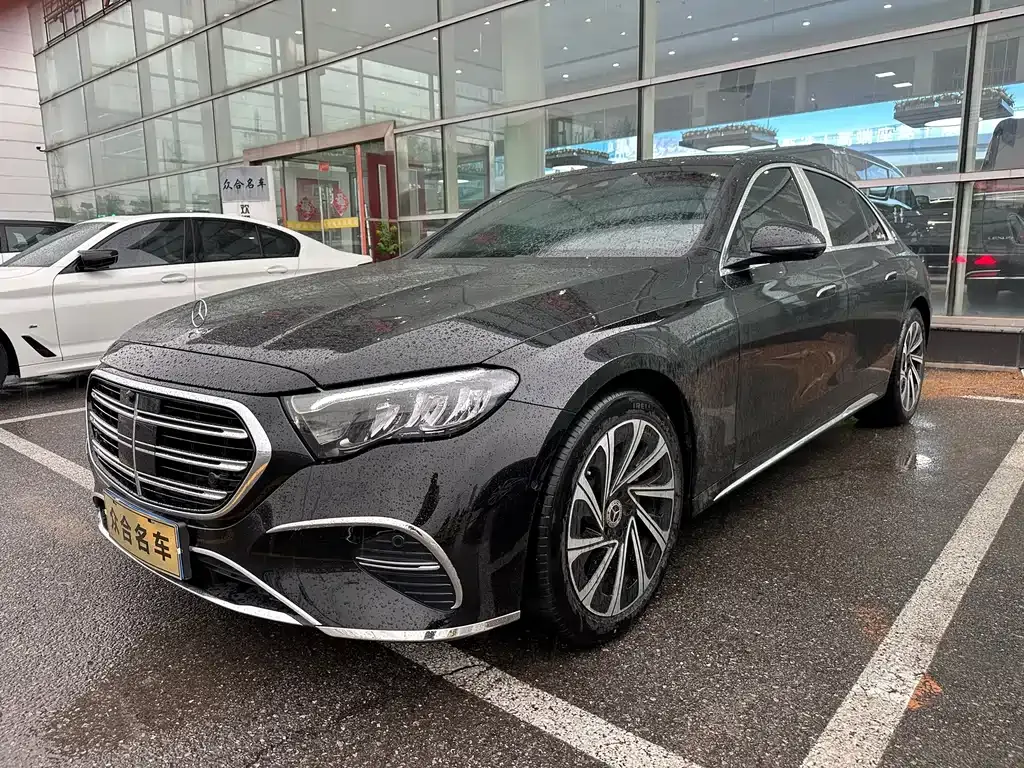 Mercedes-Benz E-Class — фото 1