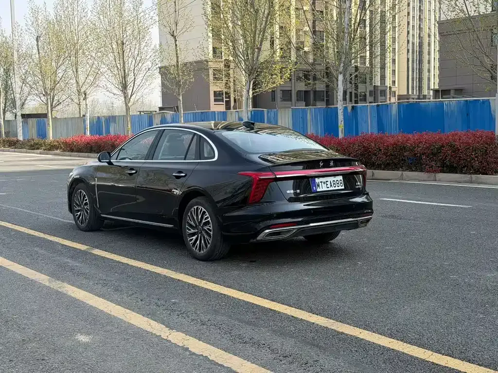 Hongqi H5 — фото 2