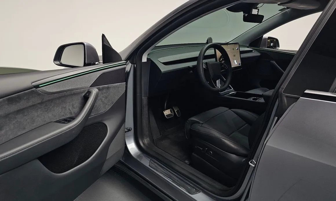 Tesla Model Y — фото 6