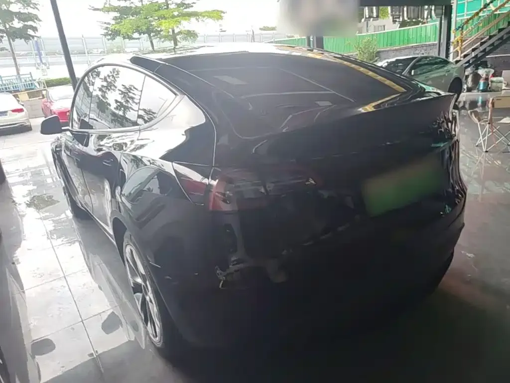 Tesla Model Y — фото 4