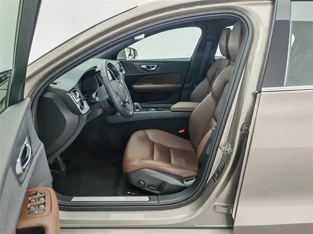 Volvo S60 2022 из CN, фото 8