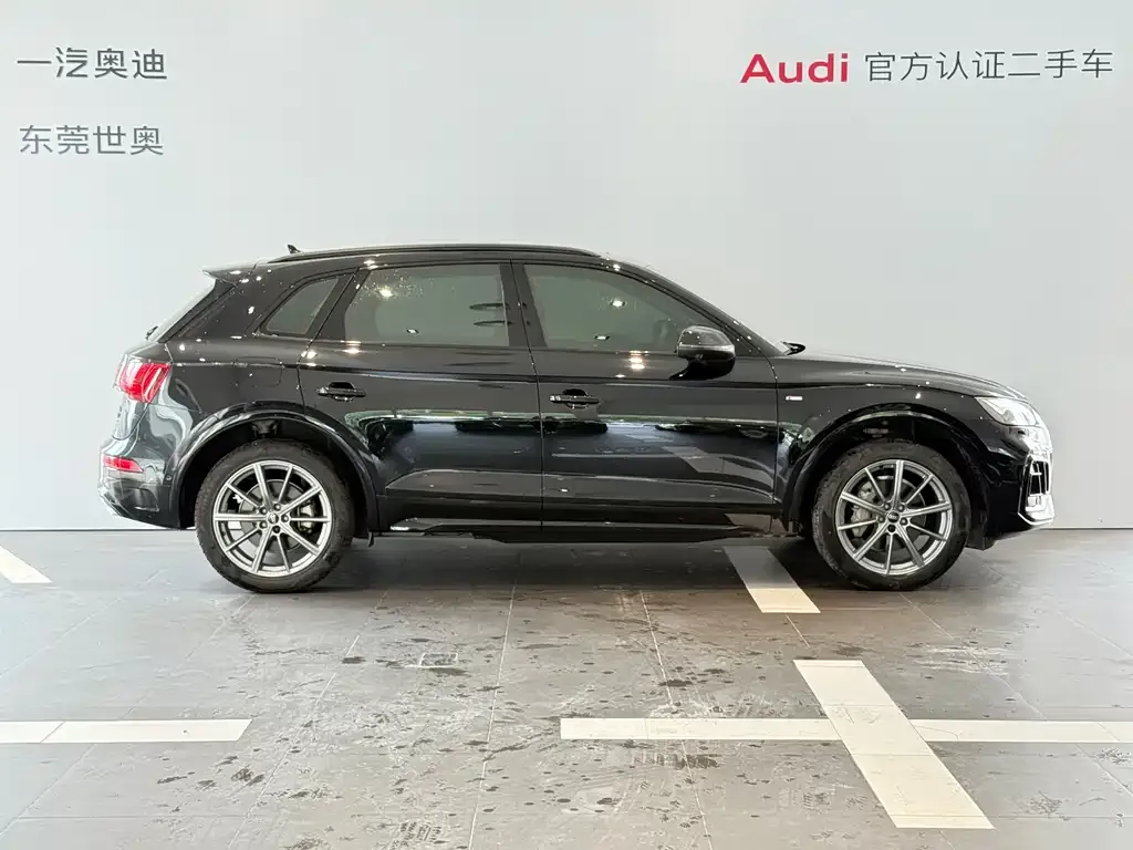Audi Q5L — фото 10