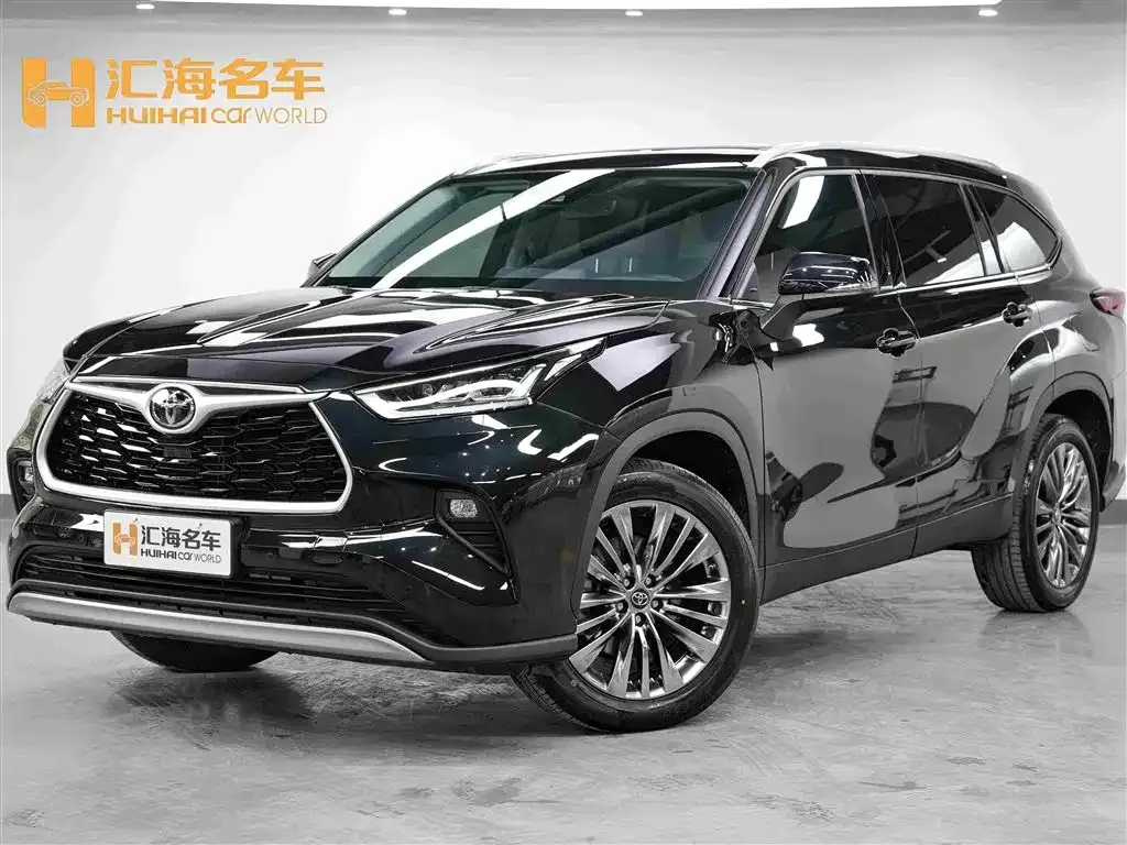 Toyota Highlander — фото 1