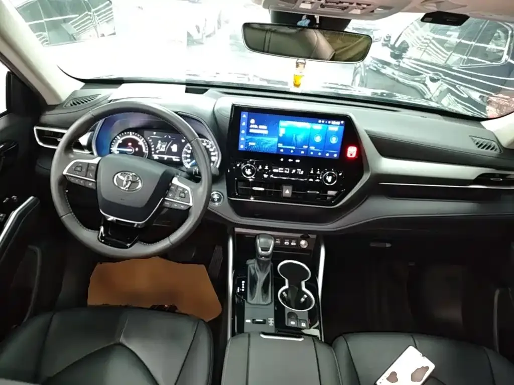 Toyota Highlander — фото 10