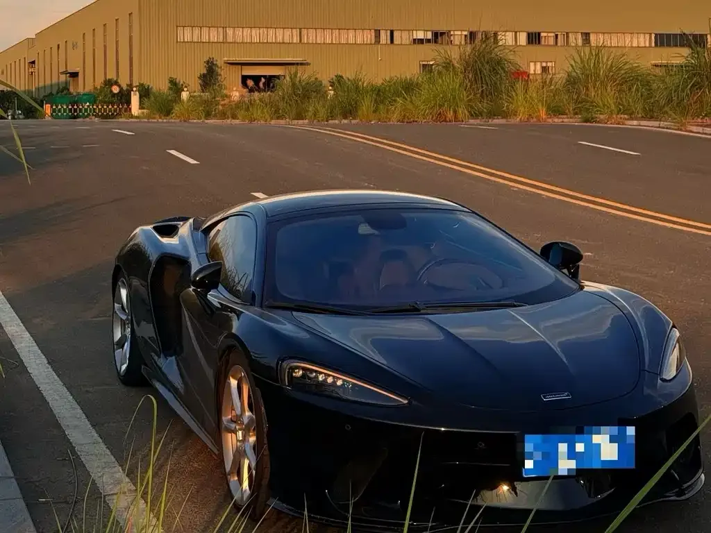 McLaren GT
