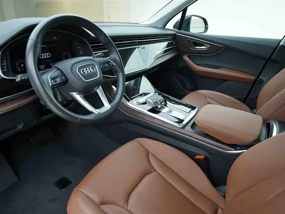 Audi Q7 2021 из CN, фото 7