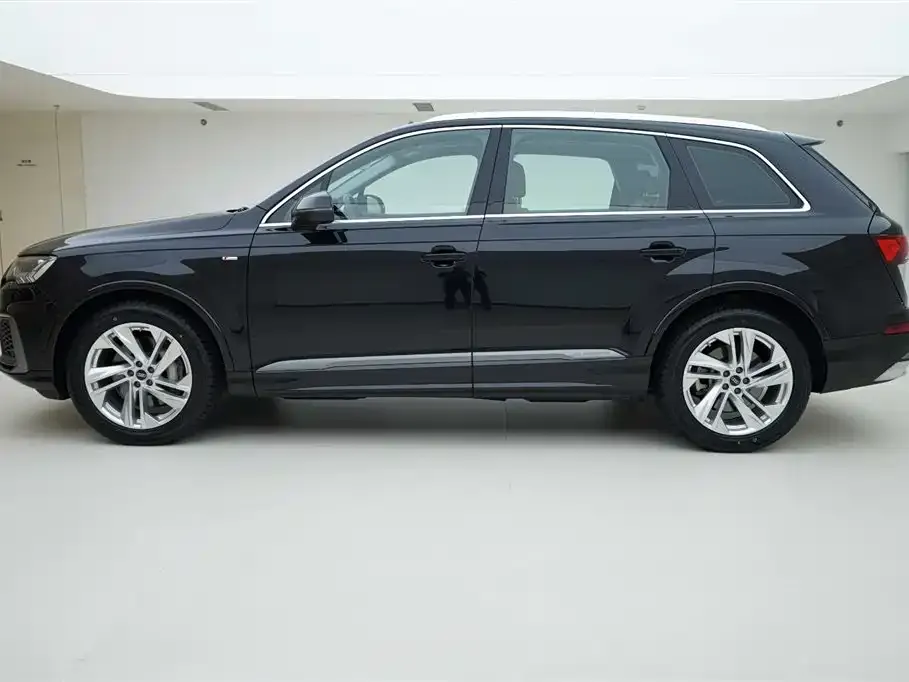 Audi Q7 2021 из CN, фото 5