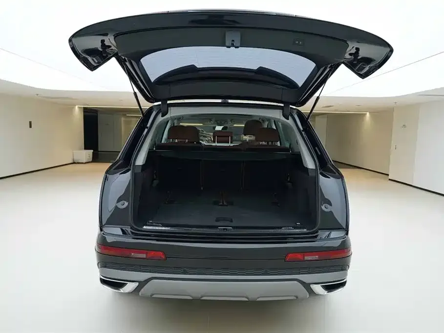 Audi Q7 2021 из CN, фото 10