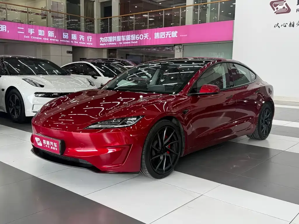 Tesla Model 3 — фото 1