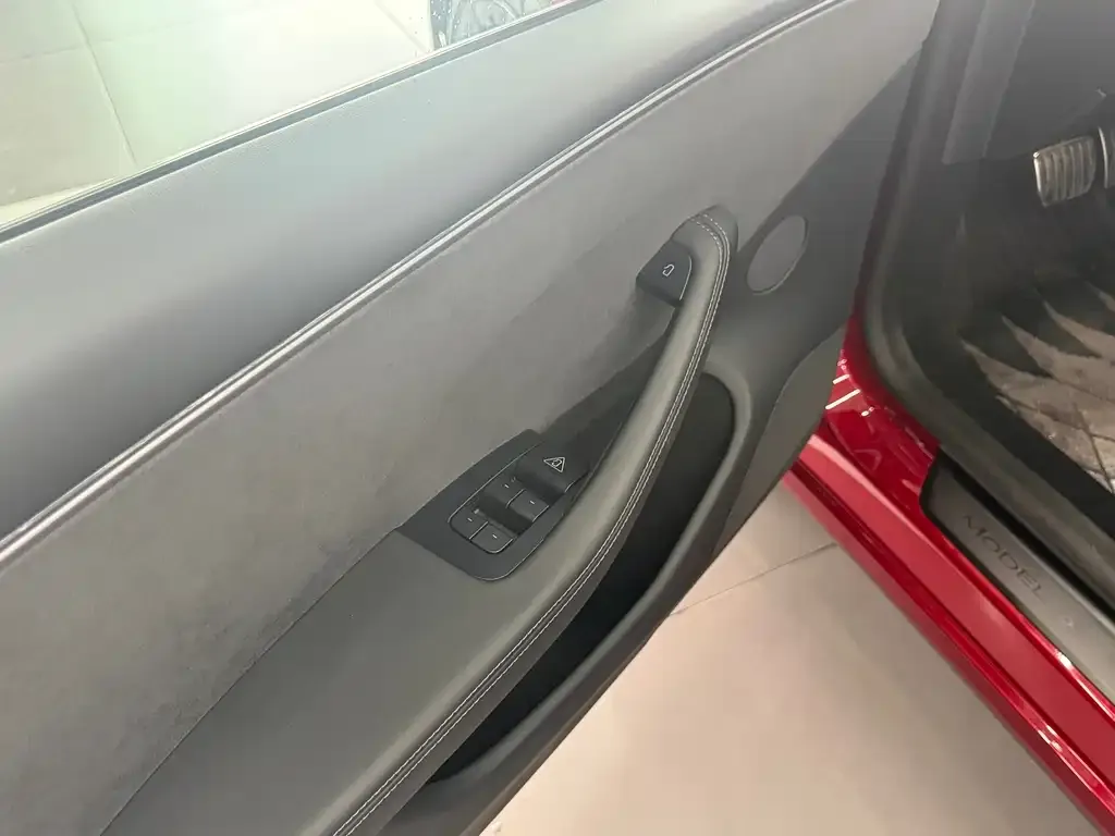Tesla Model 3 — фото 3